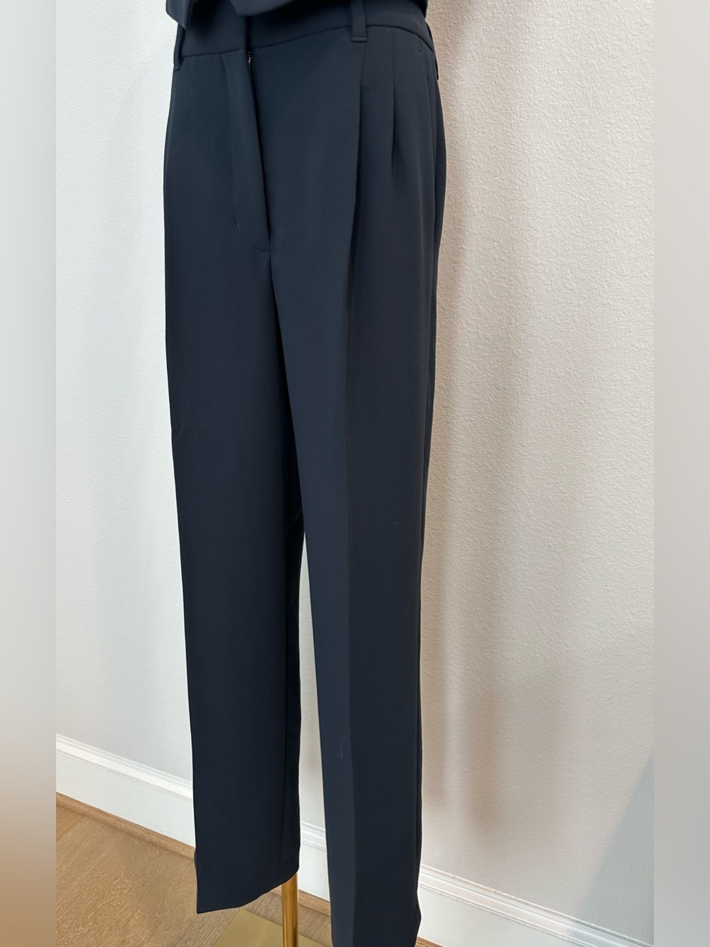 Aritzia The Effortless Pant in Navy 8 Short - Picture 2 of 7